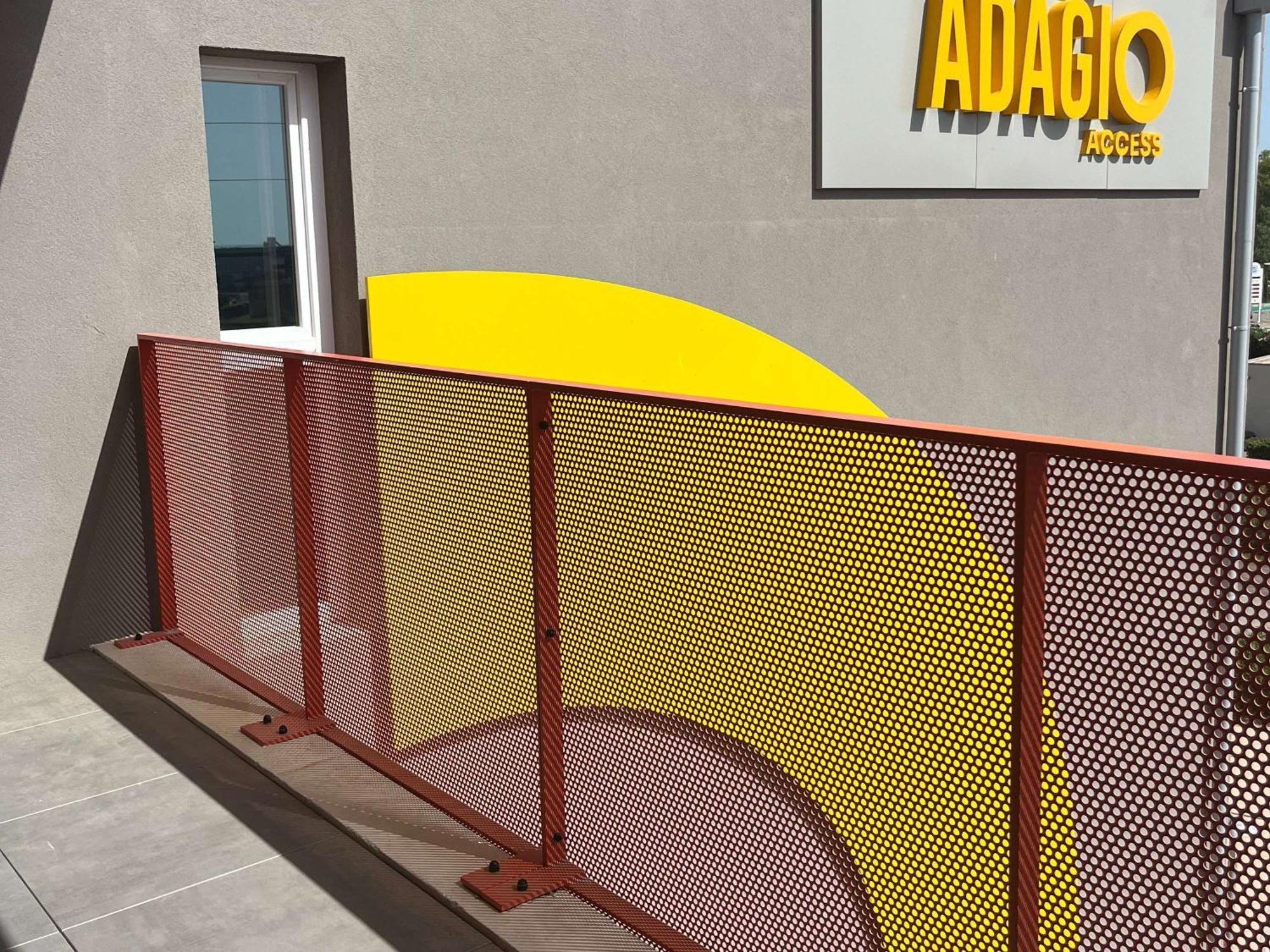 Aparthotel Adagio Access Porte De Camargue Saint-Martin-de-Crau Exterior photo