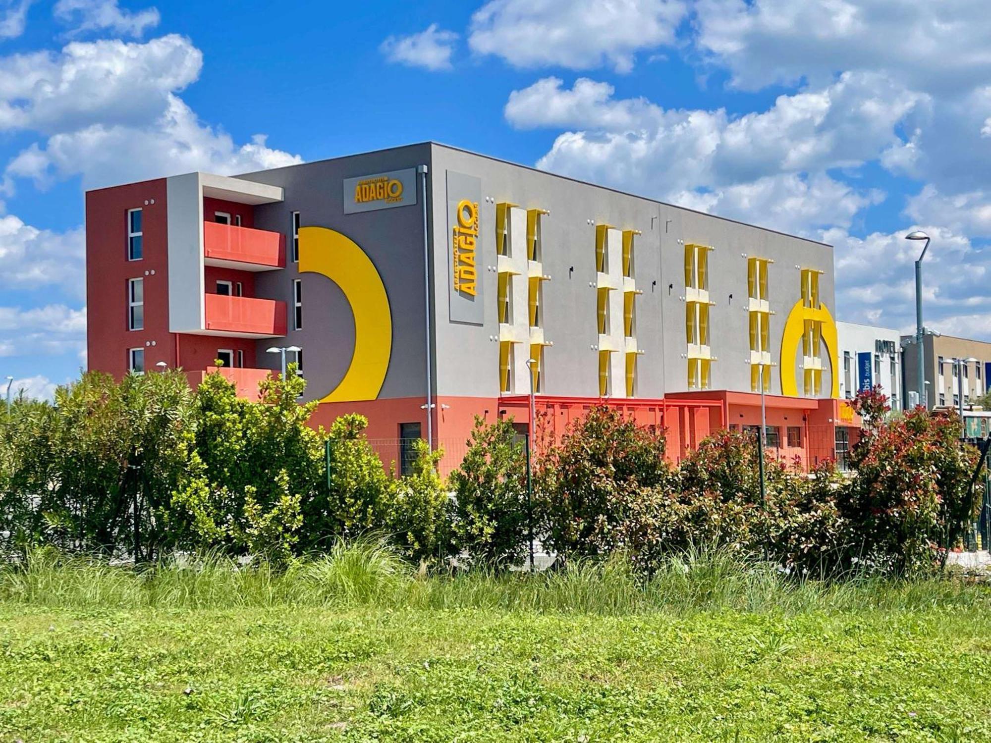 Aparthotel Adagio Access Porte De Camargue Saint-Martin-de-Crau Exterior photo
