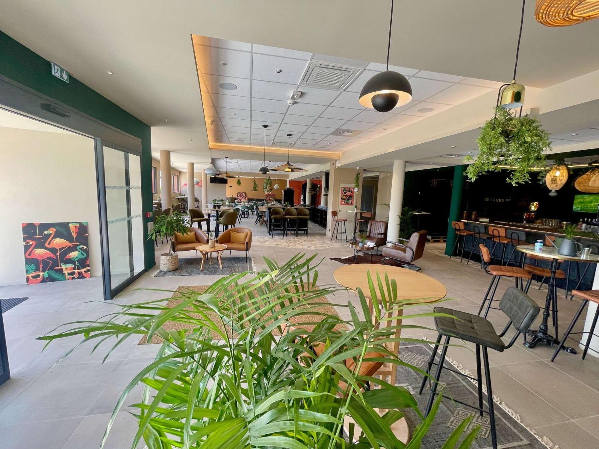 Aparthotel Adagio Access Porte De Camargue Saint-Martin-de-Crau Exterior photo