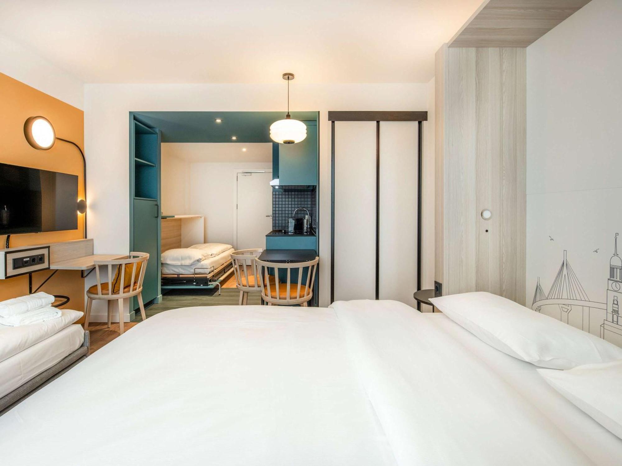 Aparthotel Adagio Access Porte De Camargue Saint-Martin-de-Crau Exterior photo