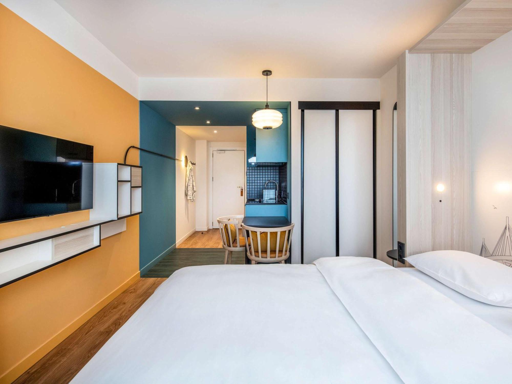 Aparthotel Adagio Access Porte De Camargue Saint-Martin-de-Crau Exterior photo